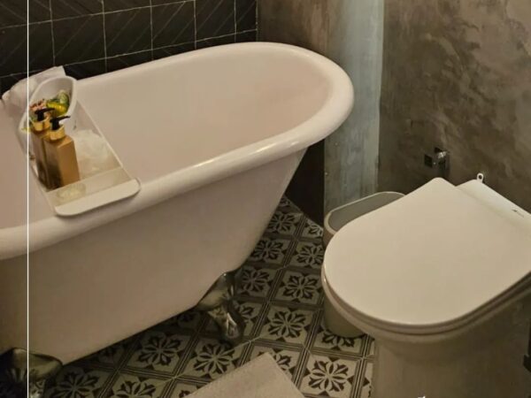 Torne seu banheiro estiloso e seguro com pisos antiderrapantes