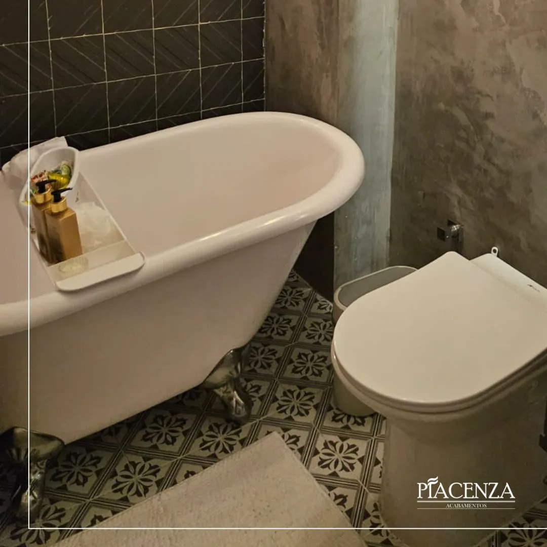 Torne seu banheiro estiloso e seguro com pisos antiderrapantes